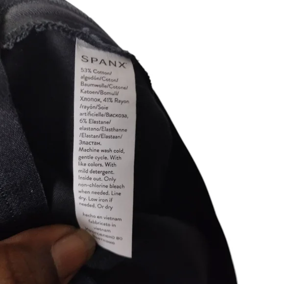 Spanx On The Go Wide Leg Cropped Pants Petite Classic Black NWT - Picture 8 of 10